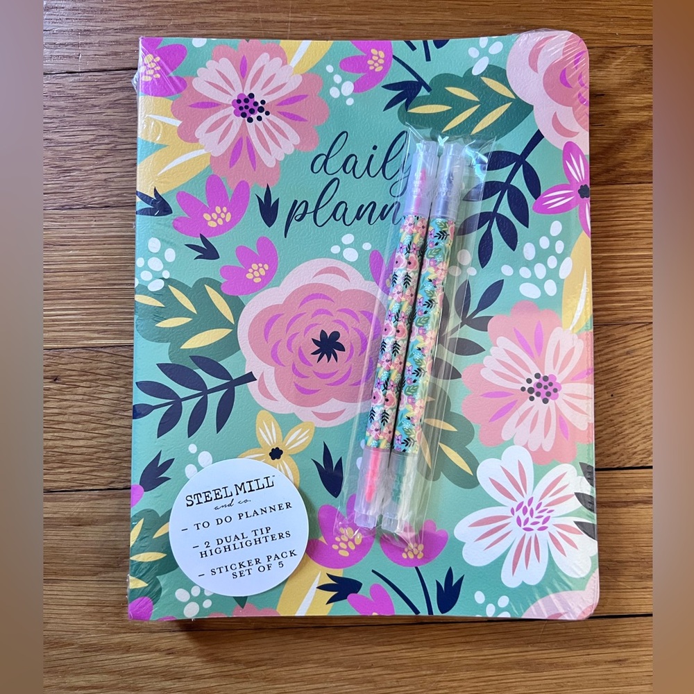 Steel Mill and Co Daily Planner & 2 Dual Tip Highlighters and Set of 5 stickers